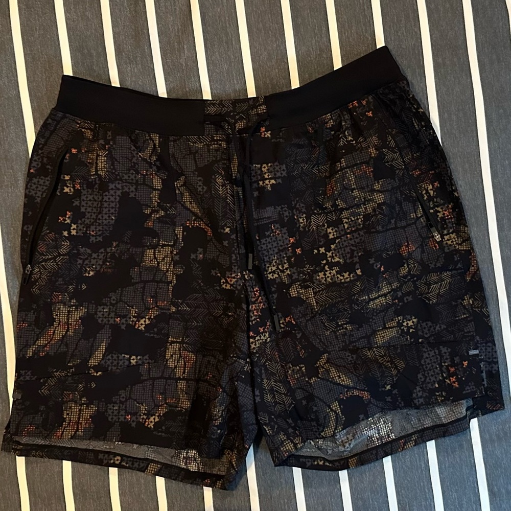 Lululemon License to Train 7 Inches Size XL